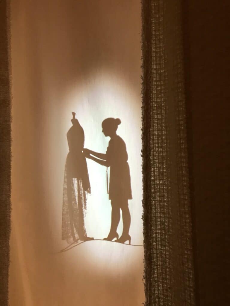 Photo "DIY Light Boxes and Shadow Plays: Play with Light in Art"