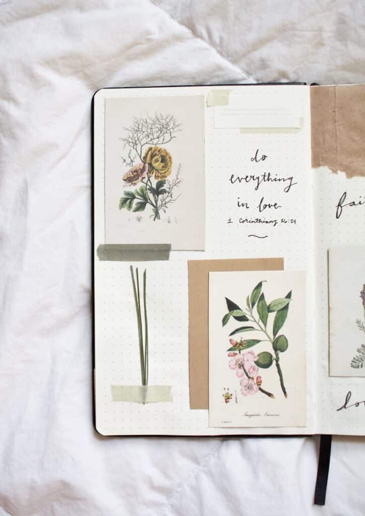 Photo "Create Your Own Art Journal: A Visual Journey through Your Life"