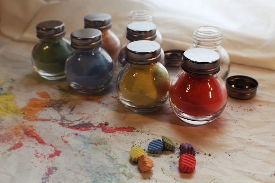Photo Mix Your Own Paint: Creative Work with Natural Pigments